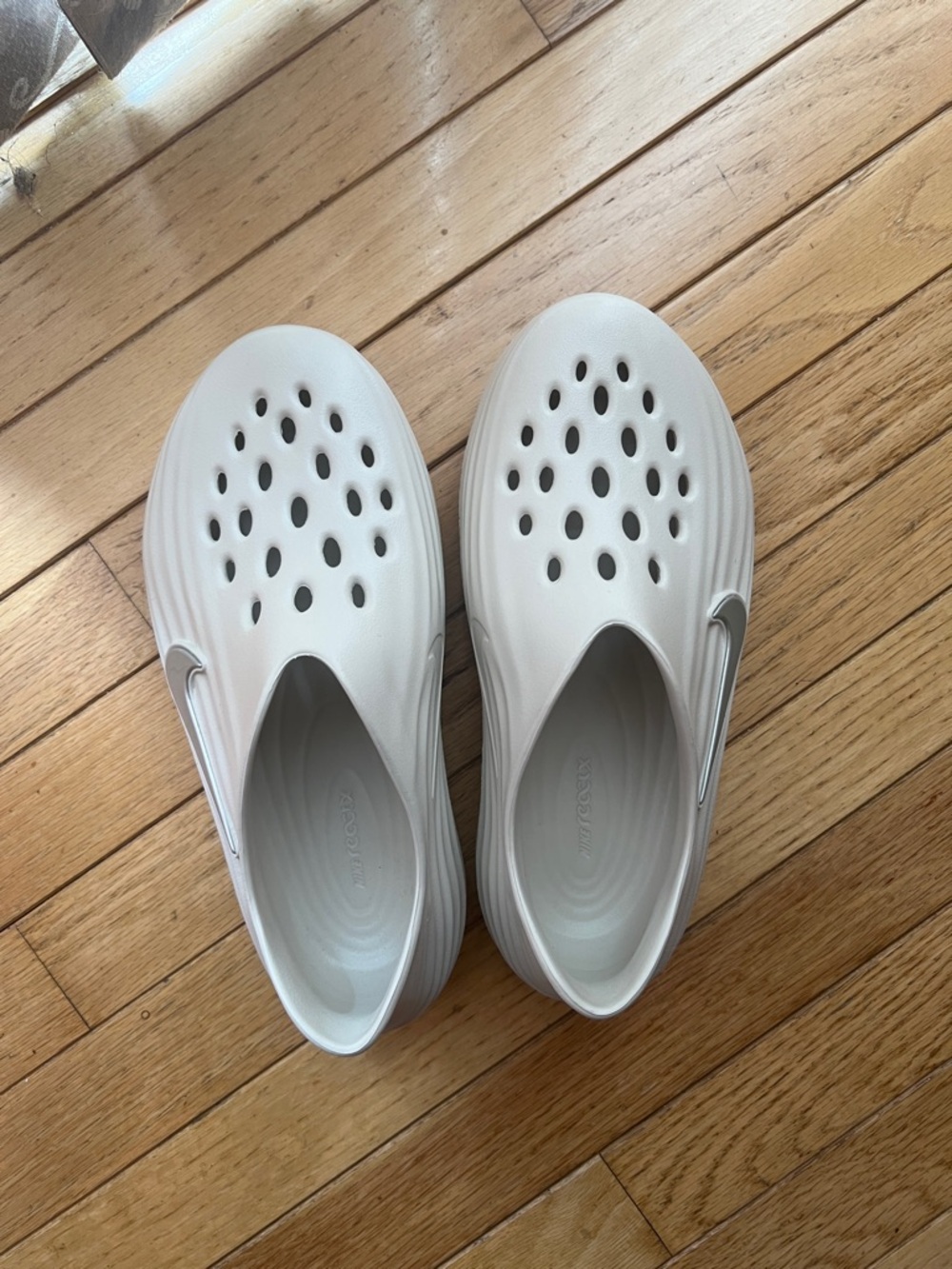 Nike ReactX Rejuven8 bundle.  Cream
And black like new condition .. see photos - Picture 5 of 7